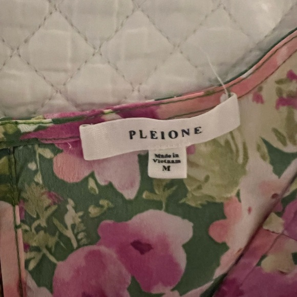 Women’s Medium Blouse Floral Pleated Puffy Sleeves - Picture 3 of 4